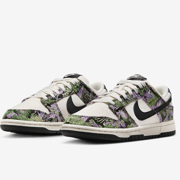 **NWT****NIKE•DUNK LOW WOMENS SIZE 10 ••"FLORAL TAPESTRY++*** - Picture 2 of 12